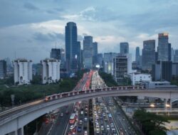 KAI Temukan Layangan, Bola Golf, Hingga Bola Sepak di Jalur LRT Jabodebek, Ajak Masyarakat Jaga Keselamatan