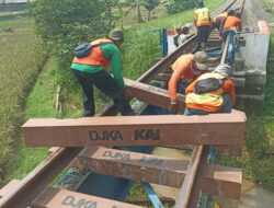 KAI Daop 2 Bandung Ganti Bantalan Rel dengan Bantalan Sintetis untuk Dukung Keberlanjutan Lingkungan