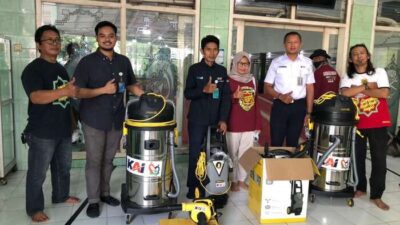 KAI Daop 8 Surabaya Dukung Gerakan Resik Resik Masjid Lewat Bantuan Peralatan Kebersihan dan Aksi Gotong Royong Bersihkan Masjid