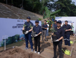 Komitmen ESG ANTAM dalam Peringatan Hari Sungai Sedunia melalui Program Kolaborasi Urban Farming dan Giat Bersih