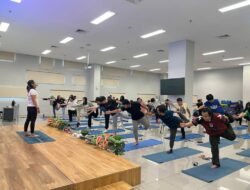 BINUS @Malang Dorong Kesehatan Mental lewat Mindfulness Yoga