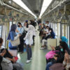 Jam Sibuk LRT Jabodebek: Ketika Duduk dan Berdiri Menjadi Ruang Bersama