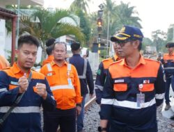 KAI Divre III Palembang Pastikan Keandalan Prasarana melalui Cek Lintas Jalan Kaki Wilayah Penimur
