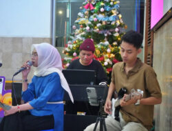 Libur Nataru Makin Berkesan, KAI Daop 7 Madiun Hadirkan Live Music di Stasiun Madiun