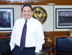 Achsanul Qosasi Kawal Ujian Doktor Dosen UNIBA Madura, Tegaskan Komitmen Mutu Akademik