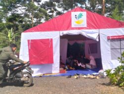 Menjaga Hal yang Tidak Diinginkan Dampak Longsor Pemdes Sukajaya Dirikan Tenda Bencana. Begini Keterangan Kades