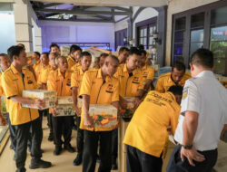 KAI Salurkan 580 Paket Sembako melalui TJSL sebagai Bentuk Kepedulian terhadap Pekerja Pendukung Layanan
