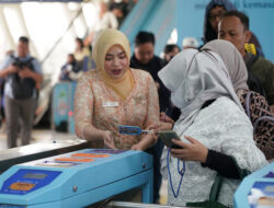 Kartini di Lintas Rel: Petugas LRT Jabodebek Berkebaya, Ajak Masyarakat Rayakan Emansipasi