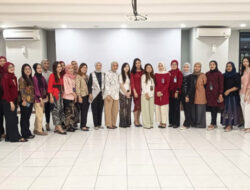 Semarak Hari Kartini, Pekerja BRI Branch Office Kramat Berlomba Tampilkan Pakaian Nasional Terbaik