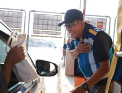 Rayakan Hari Konsumen, JTT Berikan Kejutan Manis Pengguna Jalan Tol Trans Jawa