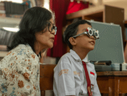 Dia Tak Bisa Melihat Tulisan di Papan Tulis, 1.720 Orang dalam Program #MelihatMasaDepan Memilih untuk Mengubah Itu