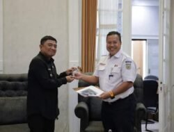 KAI Daop 2 Bandung Serahkan Gardu JPL 19 kepada Pemkab Garut, Wujud Sinergi Tingkatkan Keselamatan Kereta Api di Perlintasan Sebidang