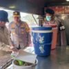Prabowo Bersama Kapolri dan Kapolda NTT Cek Bantuan Pengungsi Nagekeo