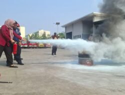 Komitmen Terapkan K3, PT Railink dan Sudin Damkar Jaktim Gelar Diklat Pemadam Kebakaran