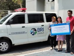 Perkuat Layanan Kesehatan di Hari Batik Nasional, BRI Serahkan Ambulans untuk SMA Yayasan Gemah Ripah Lohjinawi Klaten